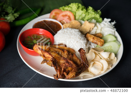 Nasi lemak kukus with fried chicken Nasi lemak kukus with fried chicken 48872100