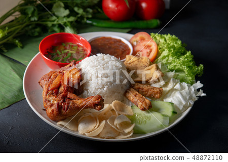 Nasi lemak kukus with fried drumstick 48872110