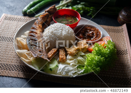 Fried catfish rice with sambal 48872149