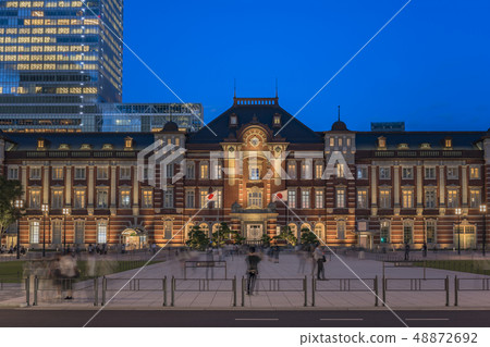 A night view of the retro red brick Tokyo station with red bricks passing through Marunouchi and Yaesu in Chiyoda-ku, Tokyo. A night view of the retro red brick Tokyo station with red bricks passing through Marunouchi and Yaesu in Chiyoda-ku, Tokyo. 48872692