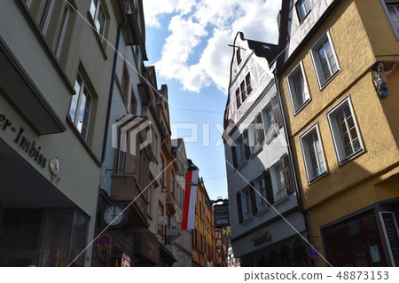 Frankfurt's street corner in autumn Frankfurt's street corner in autumn 48873153