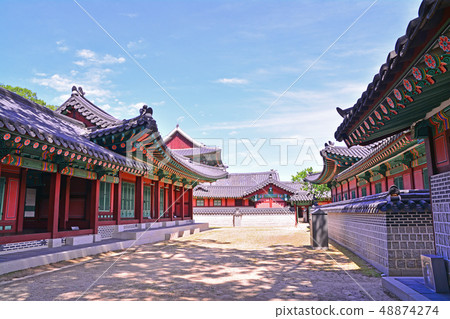 Changdeok Palace, a symbol of Seoul's traditional culture and the beauty of Korean architecture Changdeok Palace, a symbol of Seoul's traditional culture and the beauty of Korean architecture 48874274