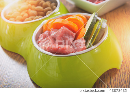 Natural and dry dog's food 48878485