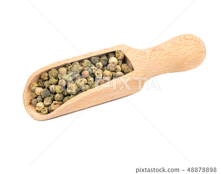 Green pepper peas in scoop 48878898