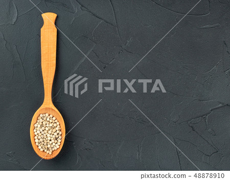White pepper peas in spoon 48878910