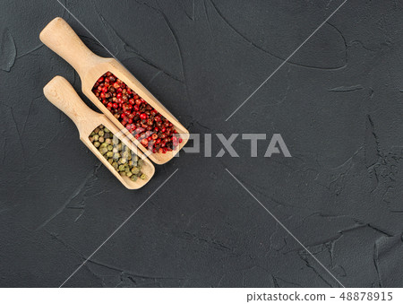 Red and green pepper Red and green pepper 48878915