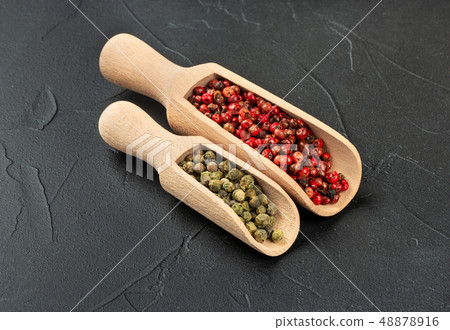 Red and green pepper 48878916