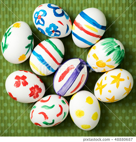 Easter eggs lie on a green background Easter eggs lie on a green background 48880687