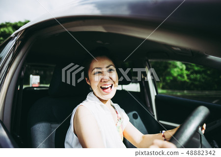 一個女人開車 48882342