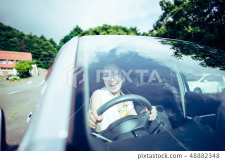 一個女人開車 48882348