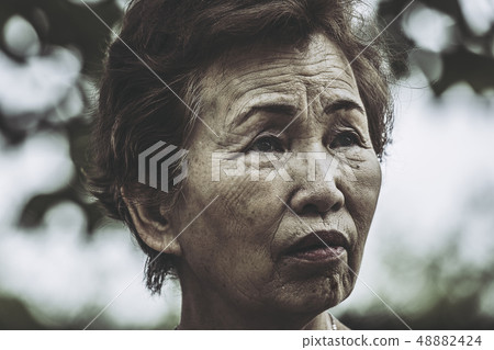 Elderly woman thinking Elderly woman thinking 48882424