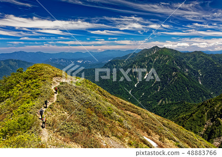 The view of the mountain climber and Arasawadake heading for Echigo to Echigo Komagatake ridge line The view of the mountain climber and Arasawadake heading for Echigo to Echigo Komagatake ridge line 48883766