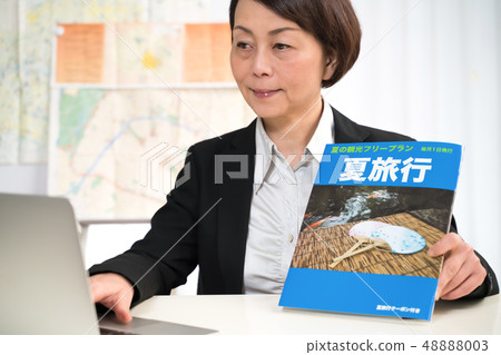 旅遊，（虛構雜誌） 48888003