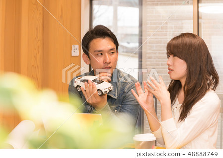 Men and women who think of buying a car Men and women who think of buying a car 48888749