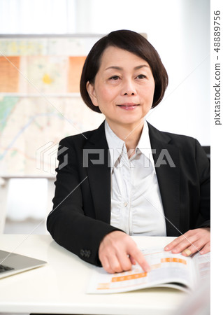 Woman travel guide 48889756