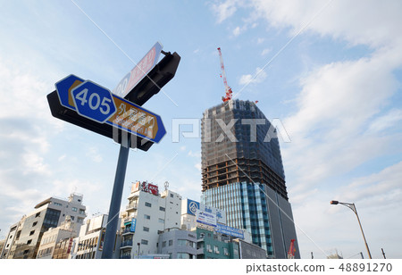 日本東京都市風景四谷站前面的摩天大樓（四谷站前地區頭等市區再開發項目設施樓） 48891270