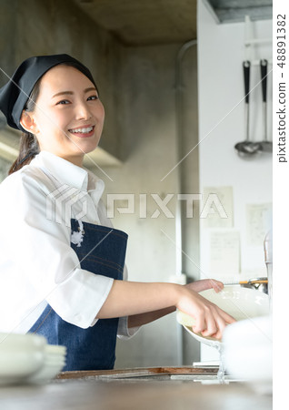 廚房餐廳女性 廚房餐廳女性 48891382