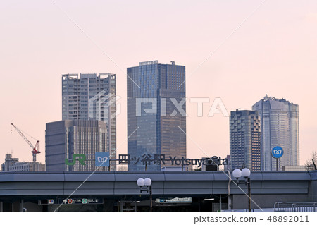 Tokyo cityscape in Japan I want to see Yotsuya Station etc. 48892011