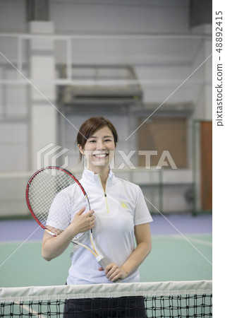 網球學校圖像年輕女子 48892415