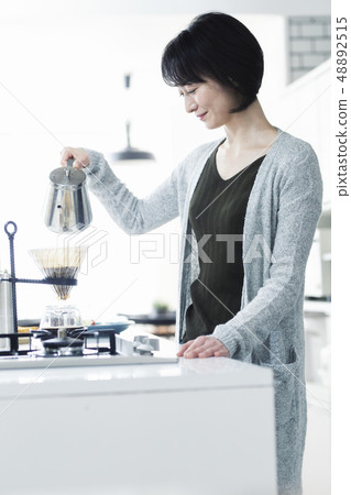 30多歲的女人做手滴 30多歲的女人做手滴 48892515