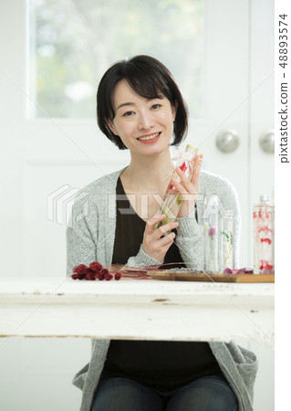 Self-made women Self-made women 48893574