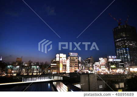 日本東京都市風景四谷站前面的摩天大樓(四谷站前地區頭等市區再開發項目設施樓) 日本東京都市風景四谷站前面的摩天大樓(四谷站前地區頭等市區再開發項目設施樓) 48895689