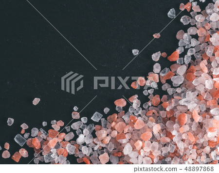 Himalayan pink salt in crystals 48897868