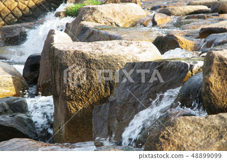 Jade stone and water flow in the river ... Aperture value: F10, shutter speed: 1/125, ISO speed: 400 Jade stone and water flow in the river ... Aperture value: F10, shutter speed: 1/125, ISO speed: 400 48899099