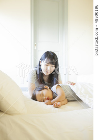 Baby to take a nap 48900196