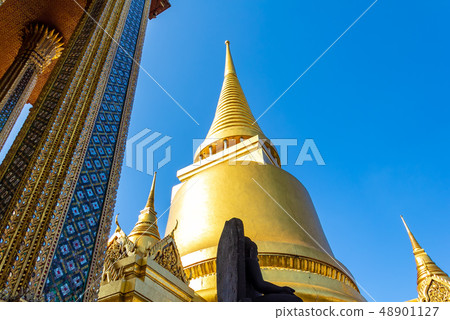 Placey Thana Chedi (golden pagodas) 48901127