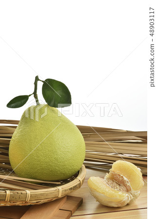 綠色熟成的柚子 中秋節 48903117