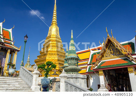 Pra Suvarna Chedi and the stupa 48905110