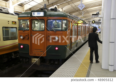 Echigo Line 115 series (Shonan color) near the end 48905812