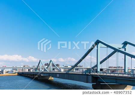 (Tokyo-city view) Kashiwaji Bridge and Metropolitan Expressway 3 seen from the Arakawa Bank 48907352