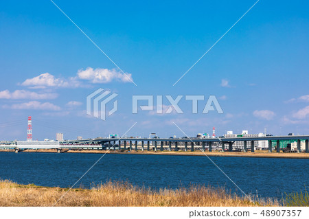 (Tokyo-city view) A view of the Metropolitan Expressway and Edogawa ward from the Arakawa Bank 5 (Tokyo-city view) A view of the Metropolitan Expressway and Edogawa ward from the Arakawa Bank 5 48907357