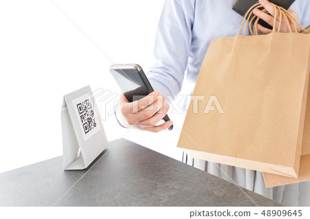 做QR代碼付款的少婦 做QR代碼付款的少婦 48909645