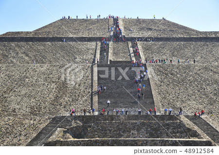 太陽金字塔蒂瓦坎拱門(墨西哥) 太陽金字塔蒂瓦坎拱門(墨西哥) 48912584