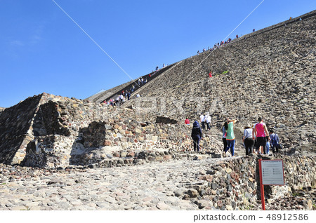 Tiwakan考古金字塔攀爬(墨西哥) Tiwakan考古金字塔攀爬(墨西哥) 48912586