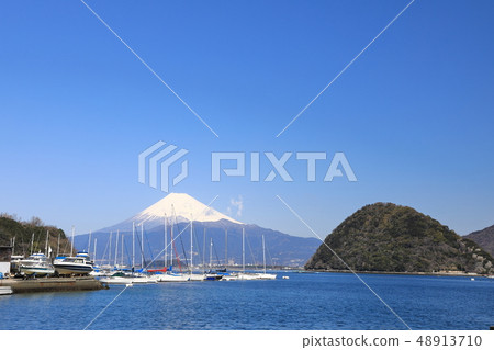 Uchiura Bay，一艘錨泊遊艇 48913710