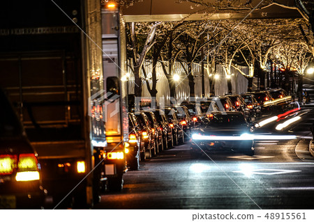 Row of taxis stopping on the shoulder Row of taxis stopping on the shoulder 48915561