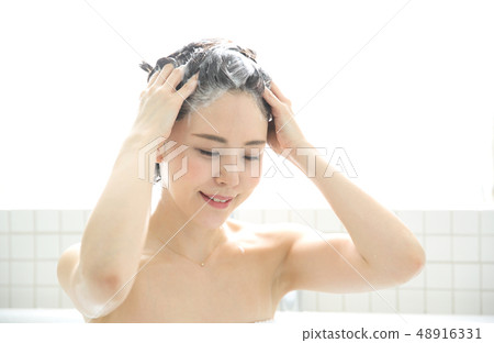 女人洗頭髮 48916331