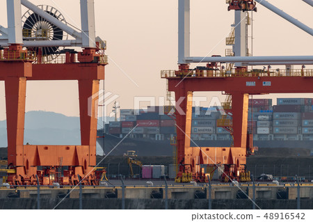 Departure of container ship 48916542