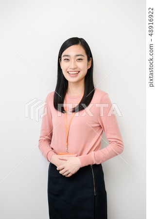 簡單的背景女模特 48916922