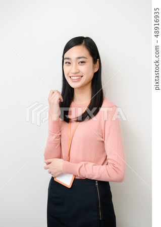 簡單的背景女模特 簡單的背景女模特 48916935