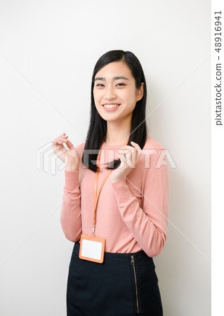 簡單的背景女模特 48916941