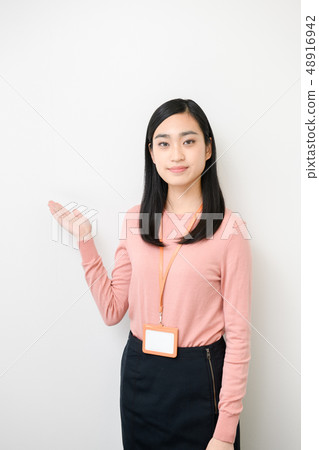 簡單的背景女模特 簡單的背景女模特 48916942