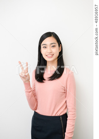 簡單的背景女模特 簡單的背景女模特 48916957