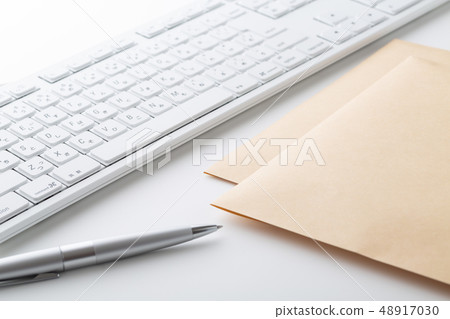 Envelope 48917030