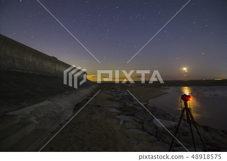 conjunction of moon and venus before sunrise 48918575