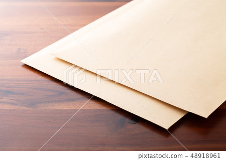 Envelope 48918961
